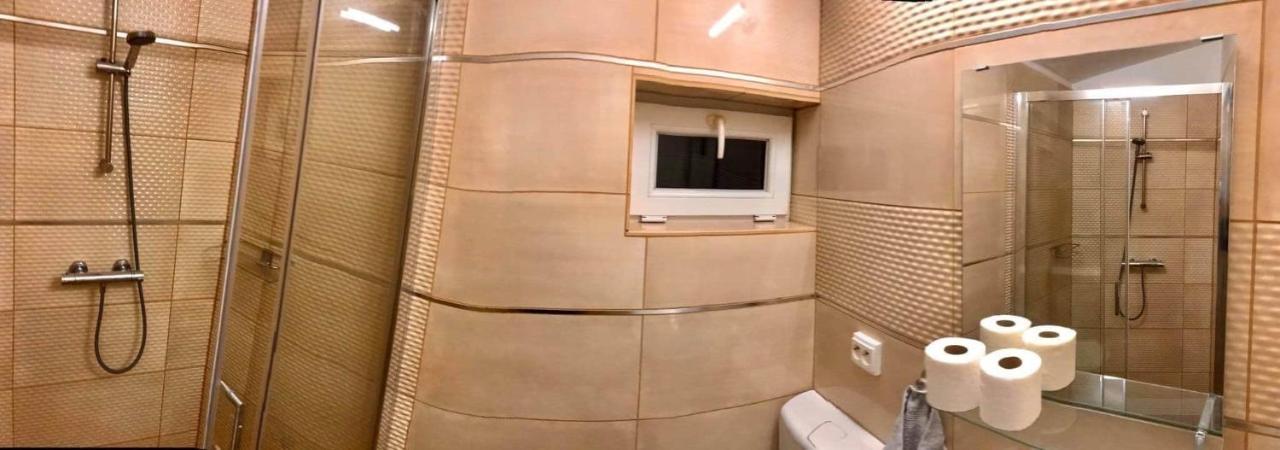 Komfort Apartman วาค ภายนอก รูปภาพ
