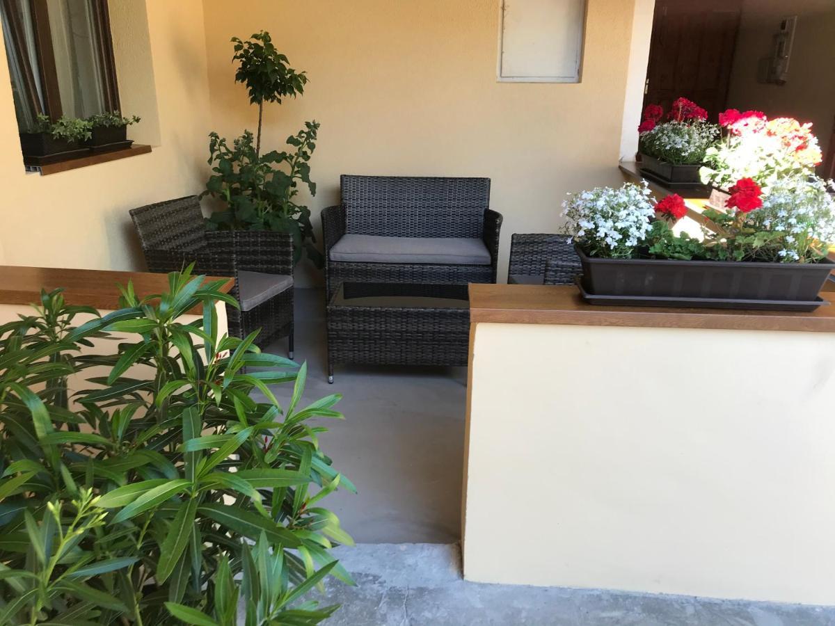 Komfort Apartman วาค ภายนอก รูปภาพ